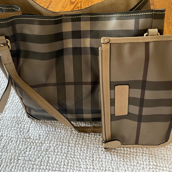 Burberry pre-loved shoulder bag - Picture 3 of 4